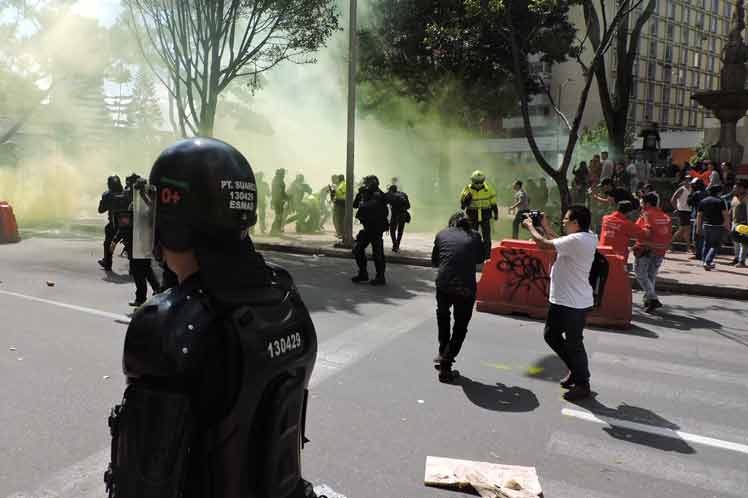 COLOMBIA ANTITAURINA, «Once heridos dejó protesta contra corridas de toros en&nbsp;Bogotá»