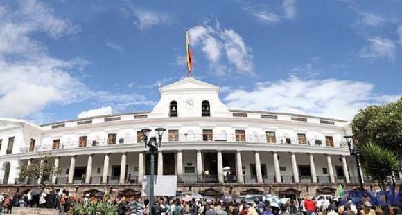 Lenín Moreno decreta austeridad en gastos de personal y de bienes y servicios del sector&nbsp;público