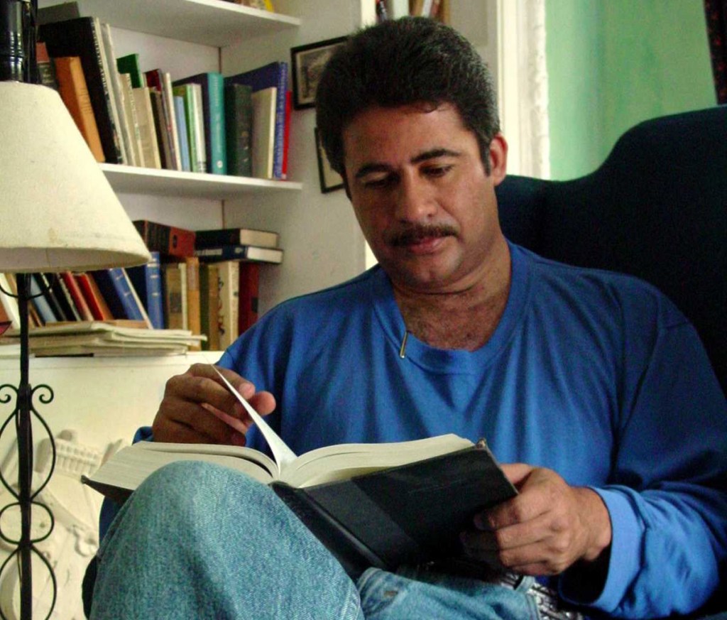 «El Otro Lado De» Edgar Allan García reconocido&nbsp;escritor