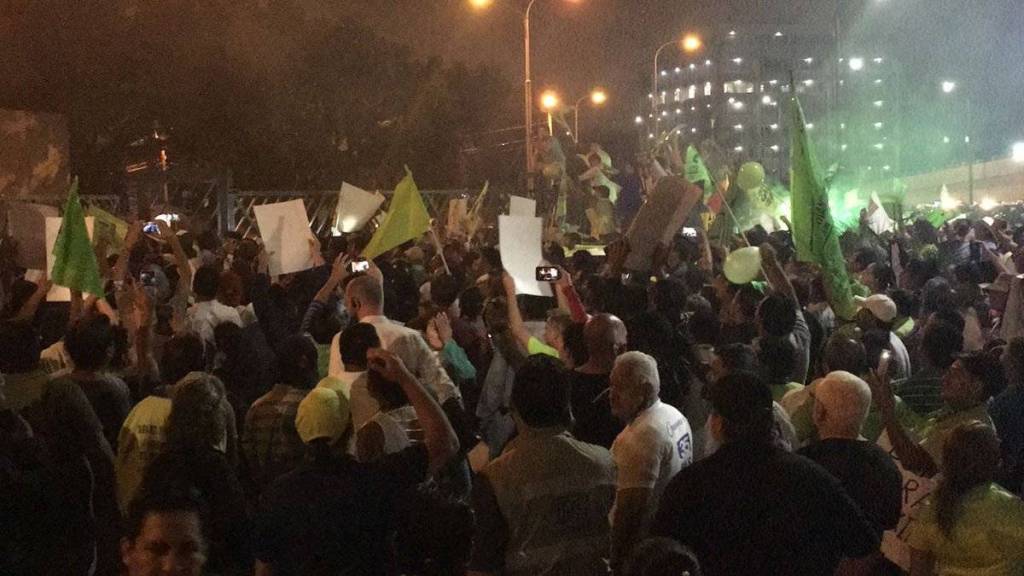 Expresidente Correa llega al país y es recibido por simpatizantes en aeropuerto de&nbsp;Guayaquil.