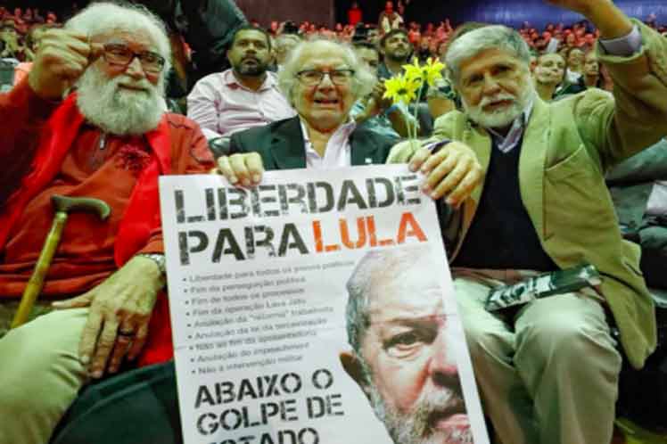 adolfo-perez-esq-lula1